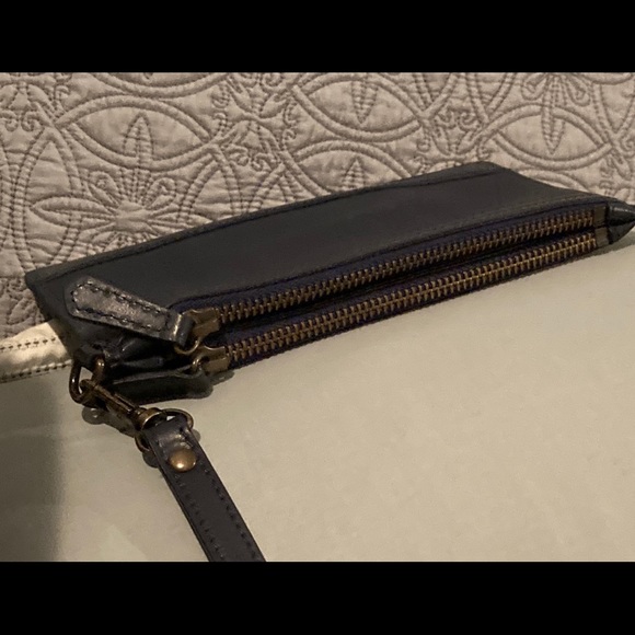 L.L. Bean Handbags - NWOT L.L.Bean Wristlet - Genuine Leather